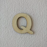 Fa betű 32mm magas 3mm vastag rétegelt lemez - Q