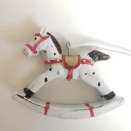 Hintaló (poly) 6*7cm akasztós