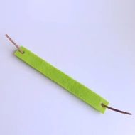 Filc karkötő alap, 2cm*15cm díszíthető felülettel, bőr kötővel - VILÁGOSZÖLD