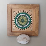 Horgolt mandala kép 16*16cm külső mérettel, fa keretben - barna, zöld