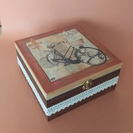 Fadoboz kerékpár mintával 21*21*11cm (festés, dekupázs, csipke, szalag)