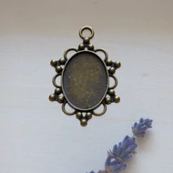 Fém medál alap 18*25mm ovál, hat hurkos-bogyós, bronz színű