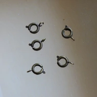 Rugós kör kapocs 6mm bronz színű 5db/cs.