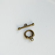 "T" kapocs 12mm-es karika, bronz színű