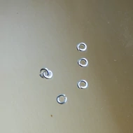 Szerelőkarika, ékszerkarika 4mm ezüst színű 6db/cs.