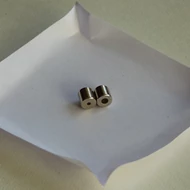 Mágneskapocs, csomóbújtatóval, ezüst színű 10mm/pár