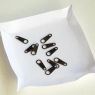 Szerelő lapka, 10mm fekete színű 10db/cs.