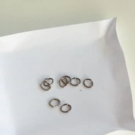Szerelő karika, ovál 5*4mm fekete színű 20db/cs.