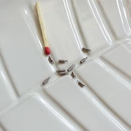 Bőrvég (szálvég) szemes spirál 5mm*1mm belső, nikkel színű 10db/cs.
