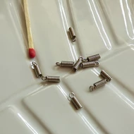 Bőrvég (szálvég) szemes spirál 9mm*1,5mm belső, nikkel színű 10db/cs.