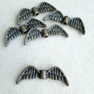 Fém dísz (átfűzhető köztes vagy medál) angyalszárny tollas bronz 20mm