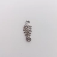 Fém medál - ezüst színű szálkás hal 20*8mm
