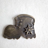 Fém dísz, bakancs 28*37mm bronz