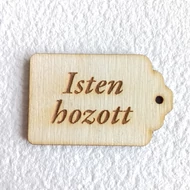 Fa tábla feliratos cimke 28*44mm egy lyukkal: "Isten hozott"