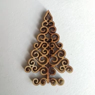 Fa fenyő áttört indás 3,6*6cm - natúr