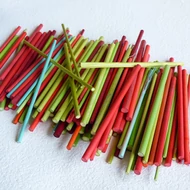 Színes pálcikák növényi szárból 1-5mm*10cm sima felületű 30g - ZÖLD-PIROS