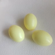 Műanyag tojás 6cm - KRÉMSÁRGA
