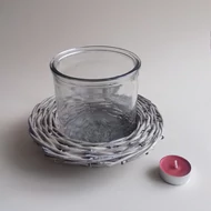 Üveg váza, henger 12*12cm, fonott peremes tálban 4*20cm