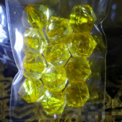 Kristály jellegű akril gyöngy gömb kb. 10g 10mm halványsárga