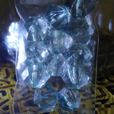 Kristály jellegű akril gyöngy gömb kb. 10g 12mm halványkék