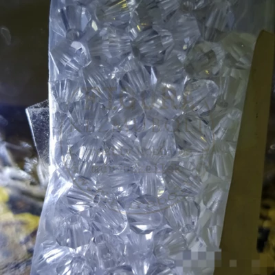 Kristály jellegű akril gyöngy kúpos kb. 10g 6mm színtelen