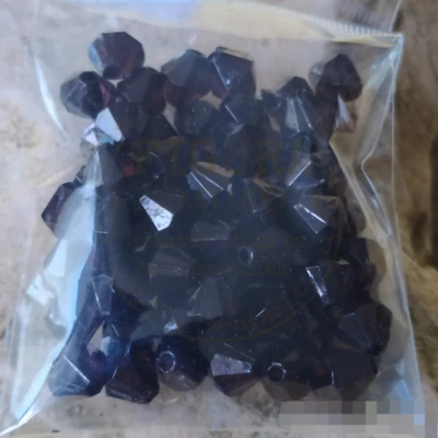 Kristály jellegű akril gyöngy kúpos kb. 10g 8mm telt fekete